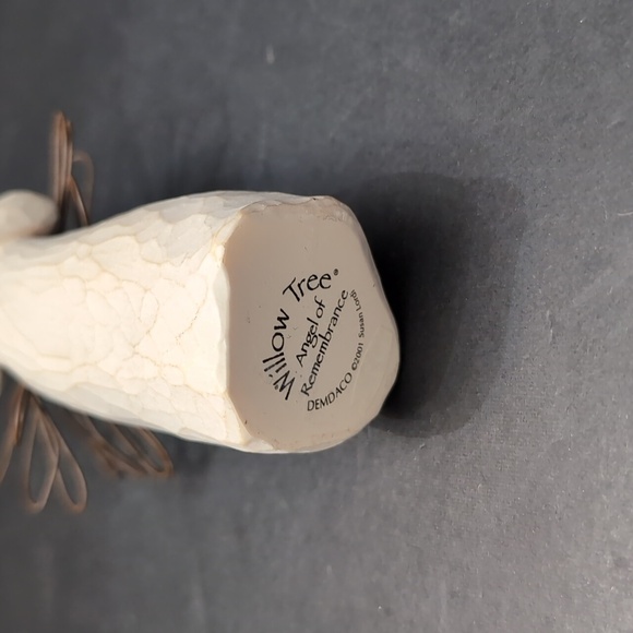 Willow Tree Angel of Remembrance 2001 Figurine By Susan Lordi. - Picture 6 of 6